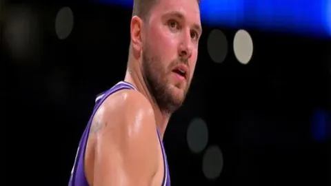 “亚冬会火种采集：挑战冰火极限，策略全解析——央视新闻客户端”