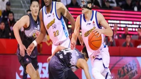 “周定洋空中制胜，成都蓉城中超胜利再下一城”